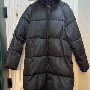 Elegant Black Hooded Puffer Jacket for Women